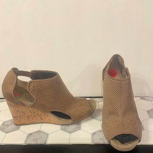 tan wedges